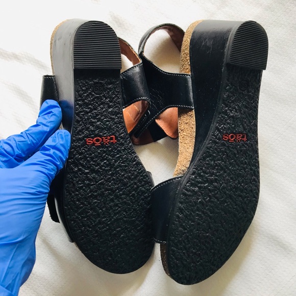Taos Women's Black Wedge Sandals - Picture 9 of 11